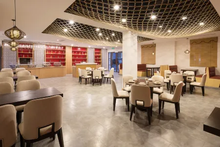 Floral Hotel·Fairy Mountain Night Banquet Hotel (Tourist Reception Center) Отели рядом с достопримечательностью «Three Natural Bridges»