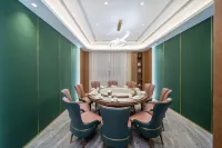Manju Hotel (East Changjiang Road branch of Zaozhuang high speed railway station) - parking