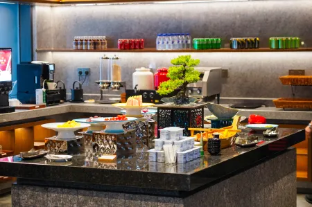 Hyakumangoku Onsen Hotel