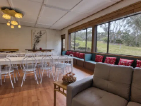 Sinofield Edu-Retreat Hotels in Leura