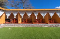 Banshan Courtyard · Looking Up at the Stars · Holiday Hotel