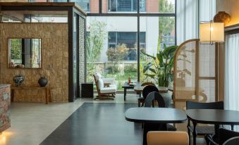 Zhengzhou Mountain Listening Wind City Homestay