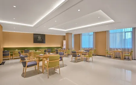 Yuebo International Hotel Отели рядом с достопримечательностью «Binyang Gymnasium»