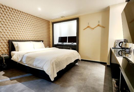 3. 레츠 스테이 호..