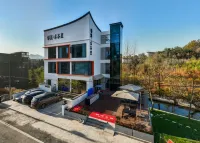 Neighboring Stream · Hegu Li · Boutique Resort Inn