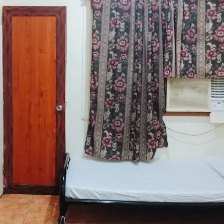 RedDoorz @ Plaza la Paz Iloilo City