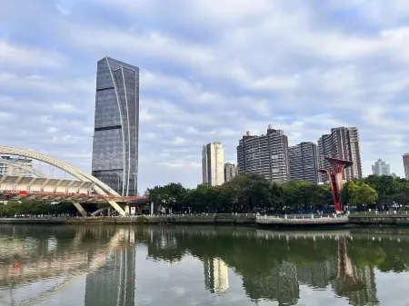 Banyuju Riverside Duplex Apartment Homestay (Sunwenxi Road Pedestrian Street Xingzhong Plaza)