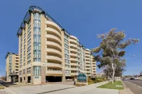 Adina Serviced Apartments Canberra James Court Hotels in Turner