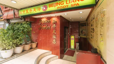 Peace Hotel by RedDoorz Отели рядом с достопримечательностью «Chiang Kai Shek College»