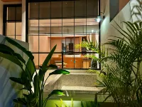 Fuxian Lake Chantilly Hotel & Restaurant - Hot Springs