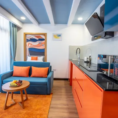Kingfisher Nest Hotel Suites Отели рядом с достопримечательностью «Уэстлендс»