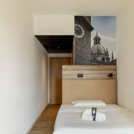B&B HOTEL Como Baradello コモのホテル