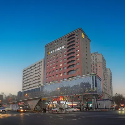 Super 8 Select Hotel (Yangzi Jiang Road Hongshan Park Branch) Hotels near People's Park