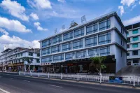 Changyue Hotel (Huangguoshu National Park Branch)