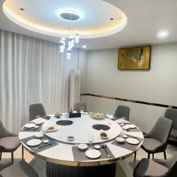 Promenade Hotel