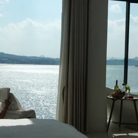 Guaimeng Seaview Beauty Su (Qingzhen Hongfeng Lake Branch)