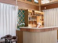 Tekes Swan Inn (Bagua City Center Taiji Altar)