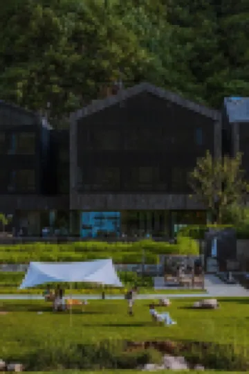 Rehe Valley LAN Hot Springs Courtyard