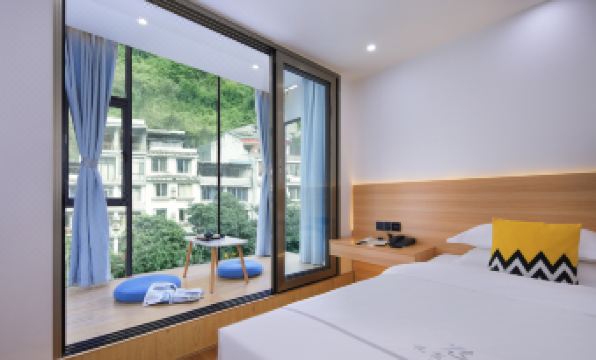 Yuesu Waterfront Hotel