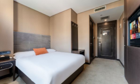 Huayi Oriental Hotel (Harbin Central Street Subway Station Harbin Station)