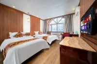 White Swan Hotel (Bayinbulak Town)