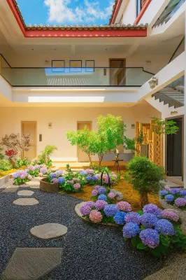 歸隱拾光·Holiday Villa影音智享度假美宿（楚雄彝人古鎮景區店） 呂合客運站附近的飯店