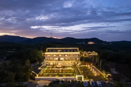 QIANNA HOTEL GLORIOUS (Fuxi Mountain Guogongling) Отели рядом с достопримечательностью «Fengquan Lake Scenic Area»