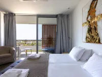 Art by PraXis – Ev Zin Apartments by the Sea  호텔