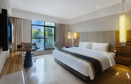 和程酒店（欽州灣廣場高鐵東站店）