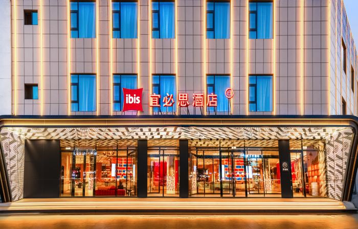Ibis Hotel (Ge'ermu Bayi Middle Road Kunlun Square Branch)