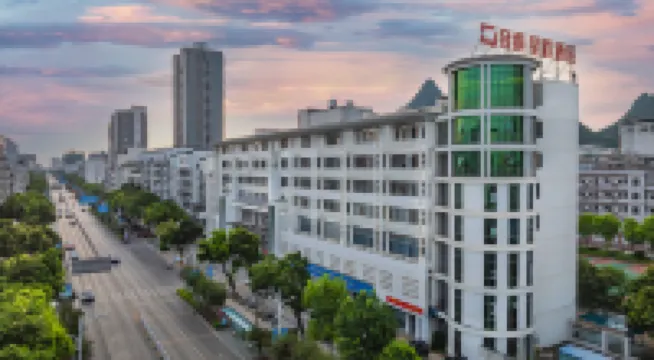 Qiyu Xingcheng Hotel (Hezhou Avenue Ailian Lake Park)