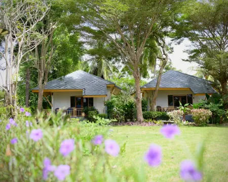 สะพลีวิลล่า บีช รีสอร์ท โรงแรมในอำเภอ ปะทิว