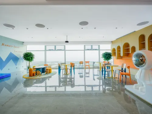 Cloud Glam Seaview Hotel