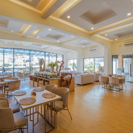 ABISHA Hotel Sanur Отели рядом с достопримечательностью «Пляж Пенджембак»