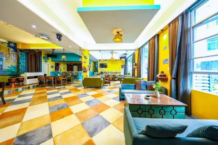 Jiuzhou Natural Themed Inn (Renhua Danxiashan Scenic Area) Отели рядом с достопримечательностью «Zhanglao Peak»