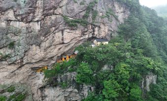 Yuexi Dabie Mountain Health Village