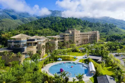 Guilai・Hutiaoxia Gorge Art Gallery Hotel Hotels near Xinyi Baishi Middle School