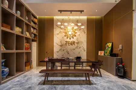 Floral Hotel·Fanxi Hotel(Shunde Fisherman's Wharf Store) Отели рядом с достопримечательностью «Ronggui Fisherman's Wharf, Shunde»