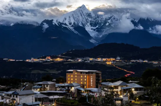 遠山梅里ホテル（霧濃頂） 霧濃頂観景台周辺のホテル