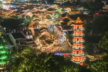 Fenbei E-Sports Hotel (Fuqing Dongbai Liqiao Special Historical Cultural Street) Отели рядом с достопримечательностью «Fujian Technological Normal University (Shizhushan Campus)»