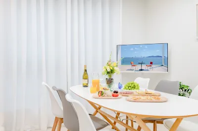 [가족,단체 8인까지 OK] 아차산역3분 신축  3room 5beds 성수 잠실 롯데월드 중랑구보건소 주변 호텔