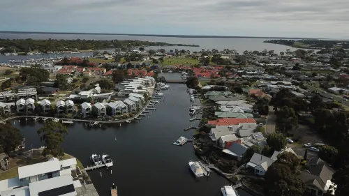 Captains Cove 1st Floor Spa Luxury Apartments - Free Netflix