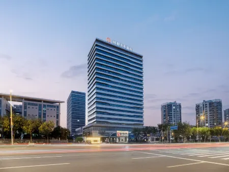 Qianna Qianxun Hotel (Xinfei Avenue Branch) Отели рядом с достопримечательностью «Xinxiang Pedestrian Street»