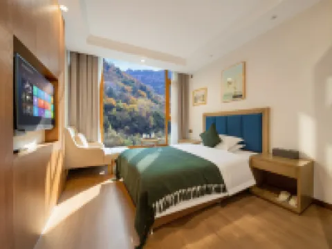 Lixian Bipeng·Shiguang Hot Spring Hotel Hotels in Li County