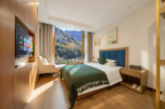 Lixian Bipeng·Shiguang Hot Spring Hotel Hotels in Li County