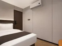 BYOU  APARTMENT (Guangzhou Shamian Cultural Park Subway Staion) Hotels near Hoi Tong Monastery