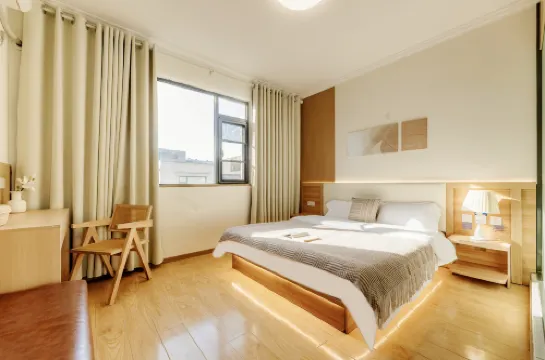 Qingxi Homestay (Luoyi Ancient City Branch, Cross Street)