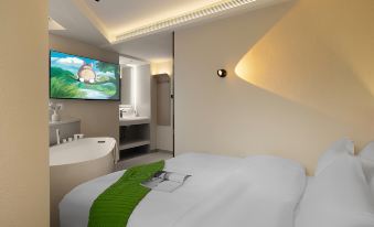 Dragon Cat Elf | Japanese Healing Design Hotel (Minsheng Rd, near Pen Shuichi Metro, Guiyang)
