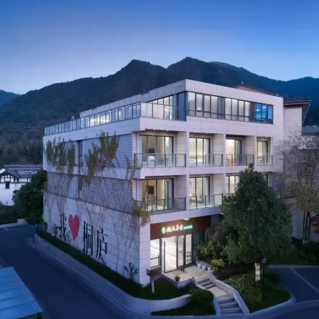 Tonglu Yiju Caotang Resort Hotel (Hangzhou Tonglu Railway Station Branch)