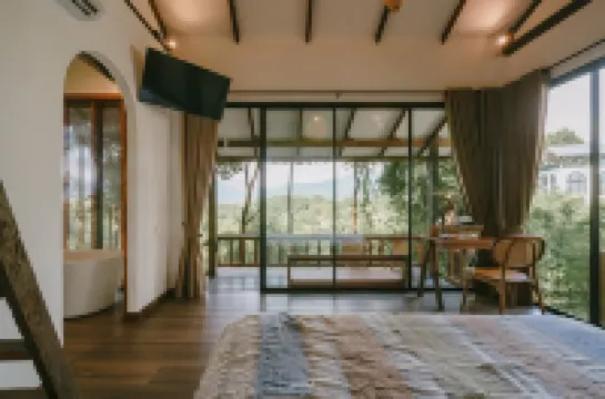 ยูโทปัวว์ รีสอร์ท